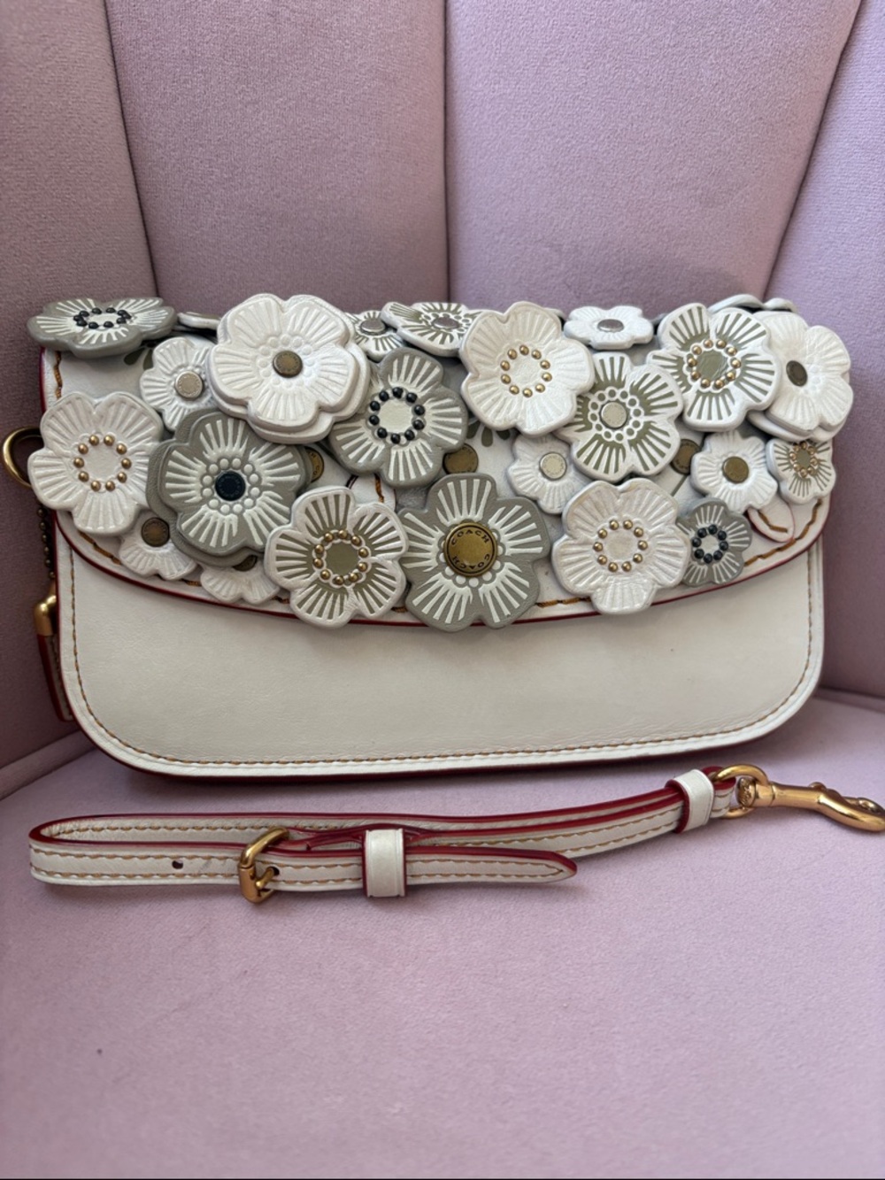 COACH 1941 Small Tea Rose Appliqué Clutch brass/chalk